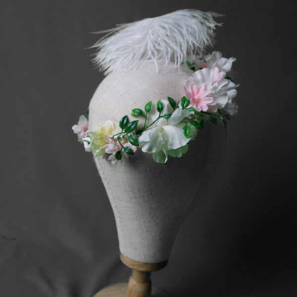 Couronne de fleurs à plume