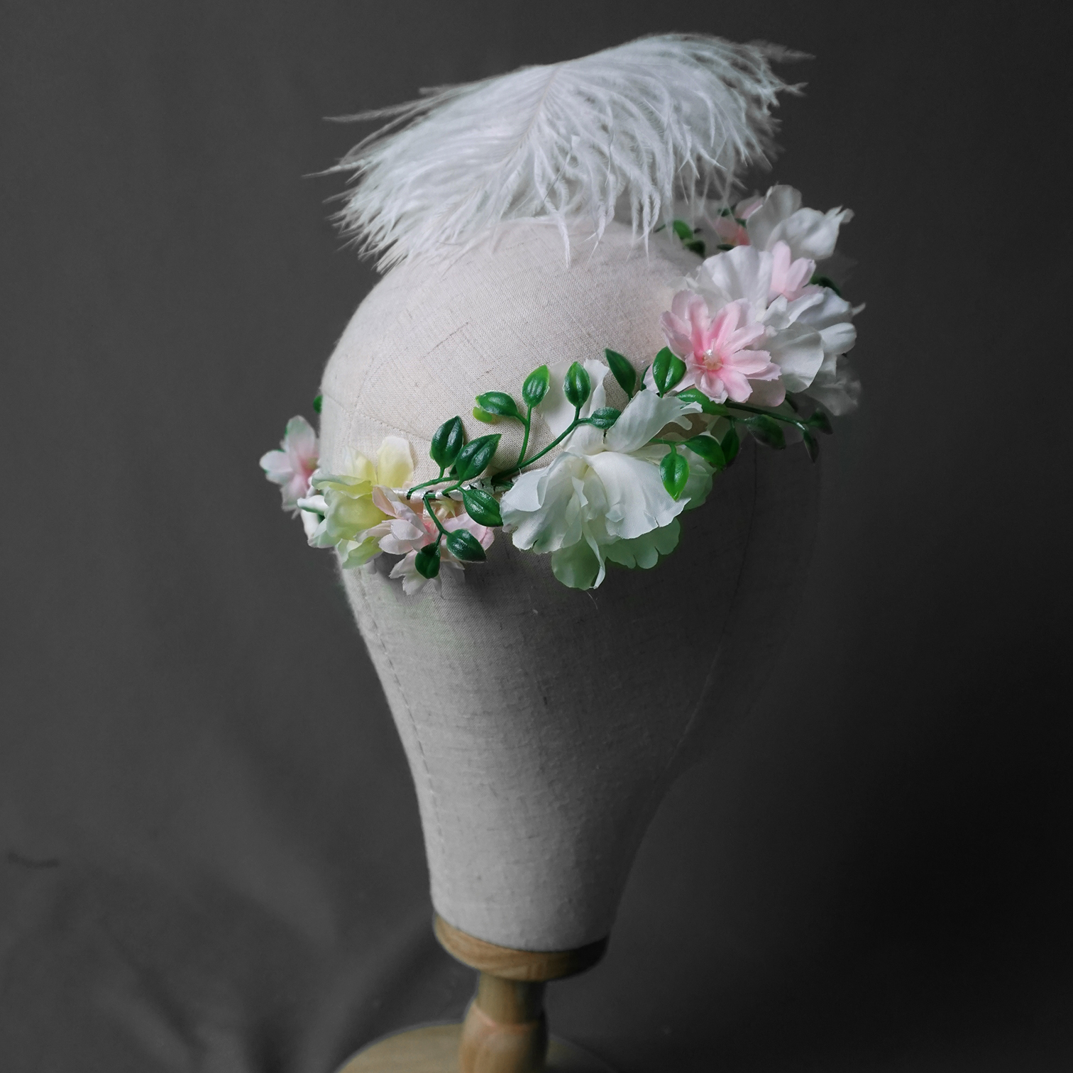 Couronne de fleurs à plume – Image 3